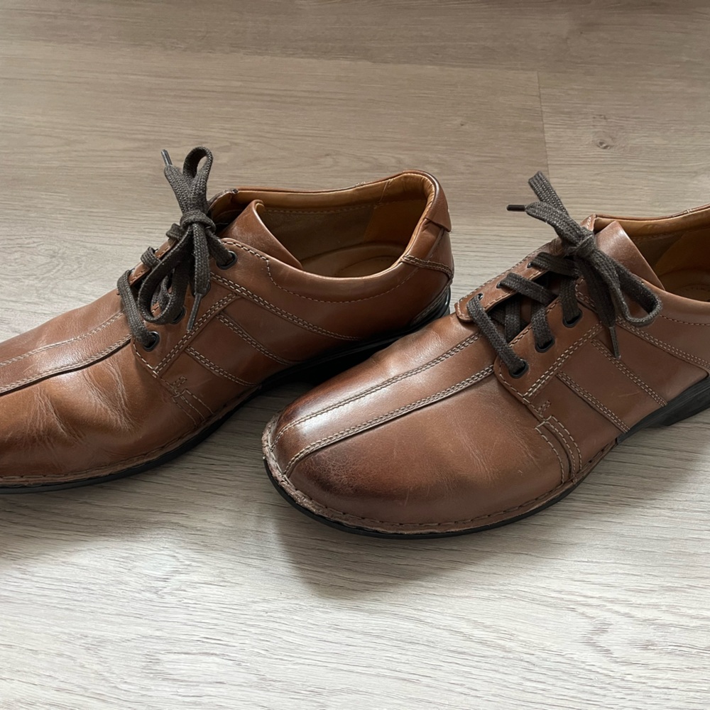 Clarks Brown Leather Lace-Up Oxfords